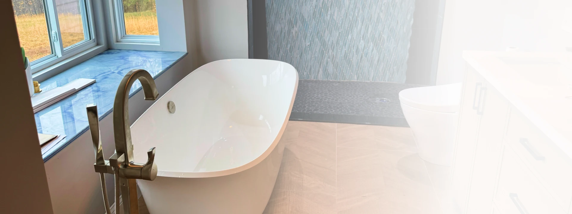 bathroom white gradient